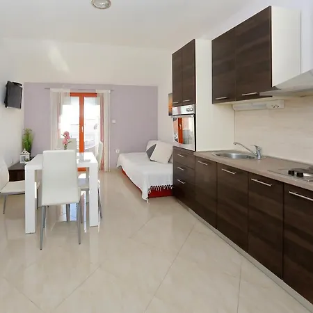 Bane Dvori Apartman *
