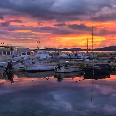 Bane Dvori 公寓 比比涅