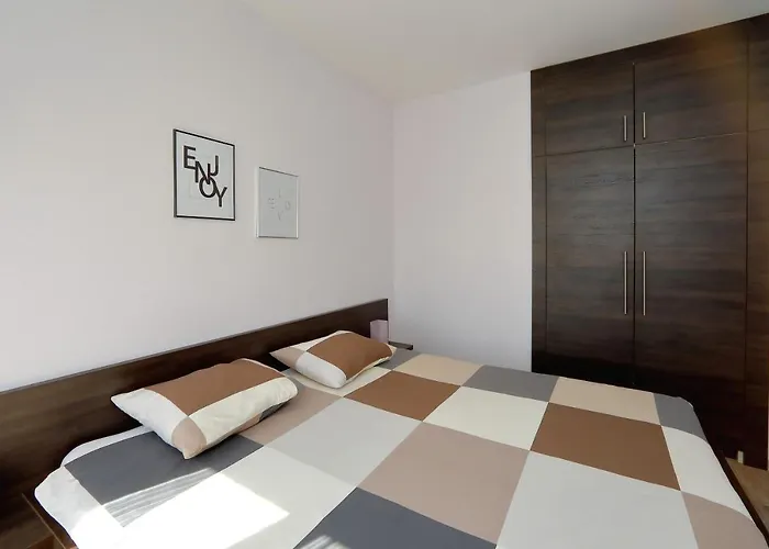 Bane Dvori * ビビニェ