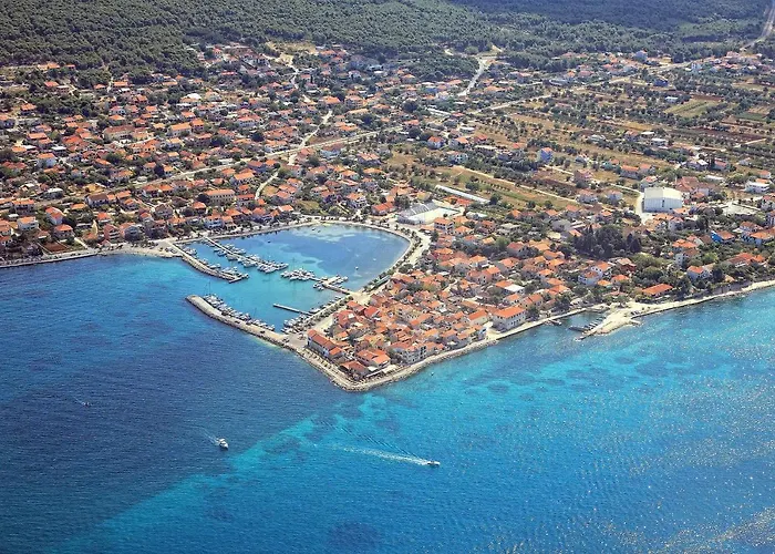 アパート Bane Dvori ビビニェ