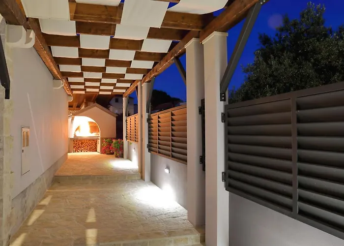 Bane Dvori * ビビニェ