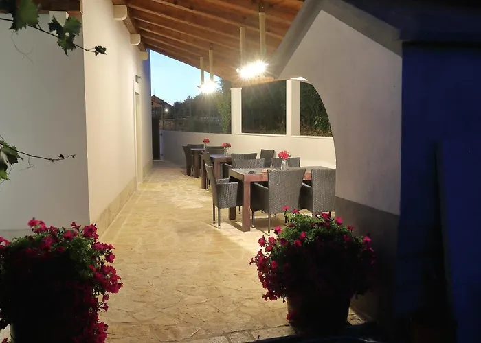 アパート Bane Dvori